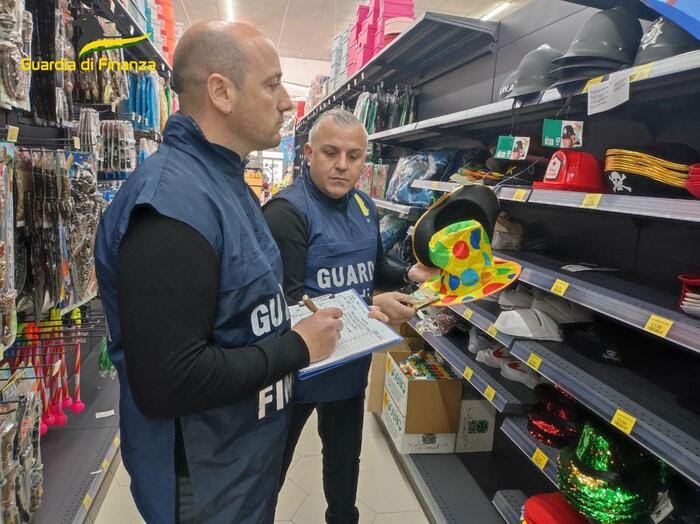 Carnevale e San Valentino, sequestro record della Finanza in provincia