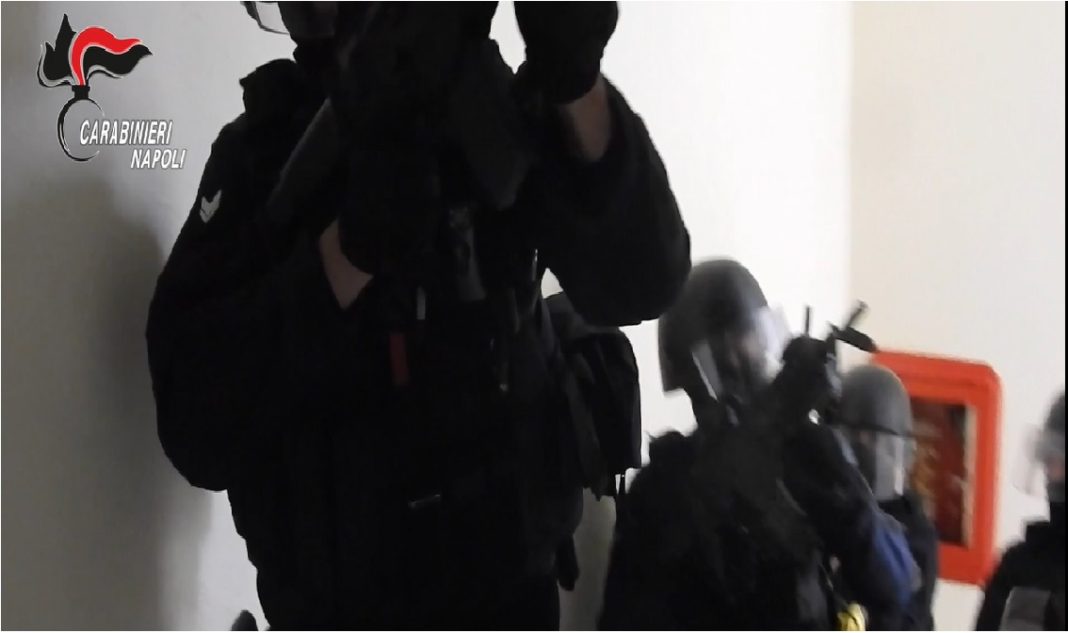 Blitz anticamorra in provincia, 13 arresti: armi per l’egemonia sulle città