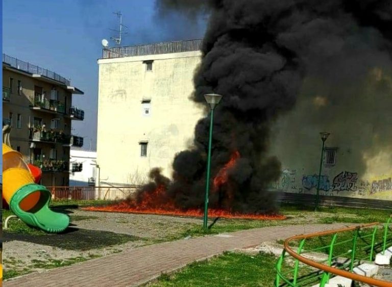 Sant’Anastasia, l’incendio al Parco appiccato da 3 fratellini: il più piccolo ha 3 anni