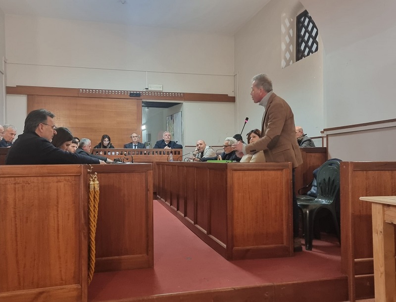 Somma Vesuviana, la denuncia dell'opposizione in consiglio comunale: 