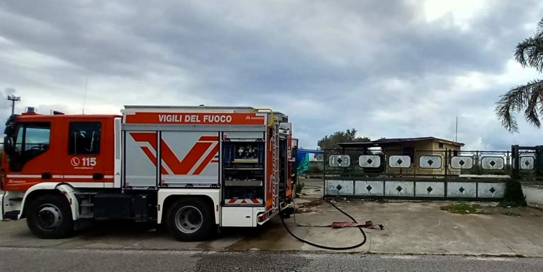 Acerra, l'ufficio dell'eliporto incendiato