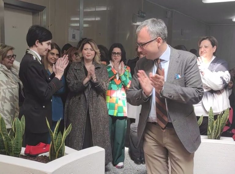 Casoria inaugura il Muro del Riscatto in sala consiliare: le testimonianze delle donne
