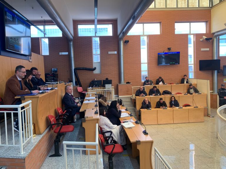 Inquinamento, tensione in Consiglio: opposizione occupa, caso torna in Commissione