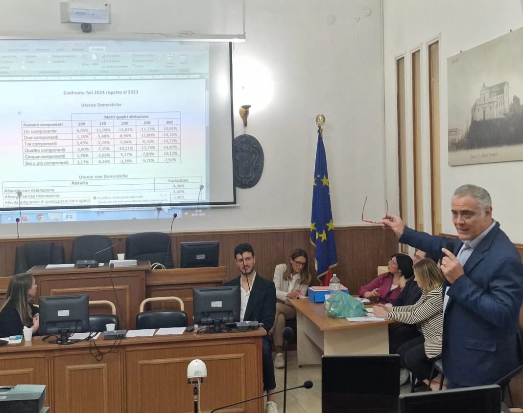 Ottaviano, approvate le nuove tariffe Tari. Diminuisce la tassa per famiglie ed esercenti