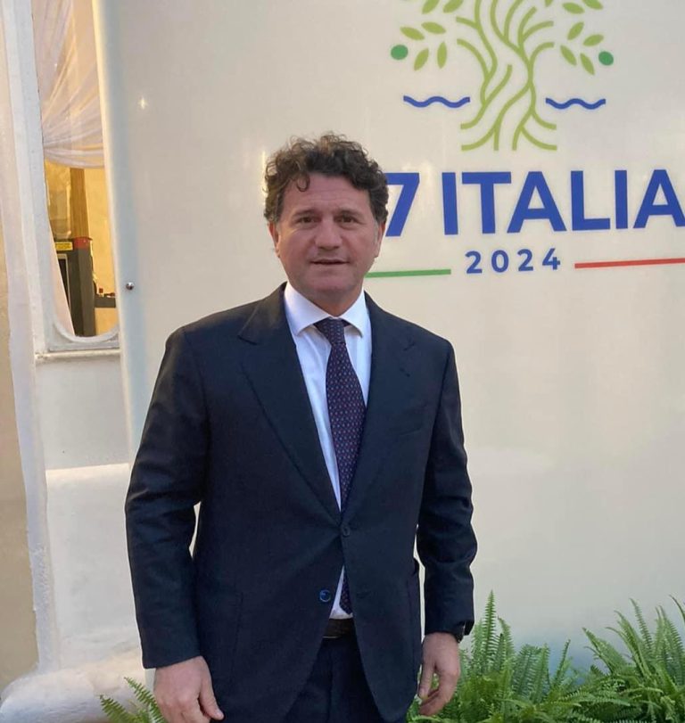 Puglia, Emiliano non va in commissione antimafia. Silvestro: “Grave decisione”