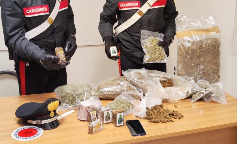 Fermato dopo controllo con 5 chili di droga