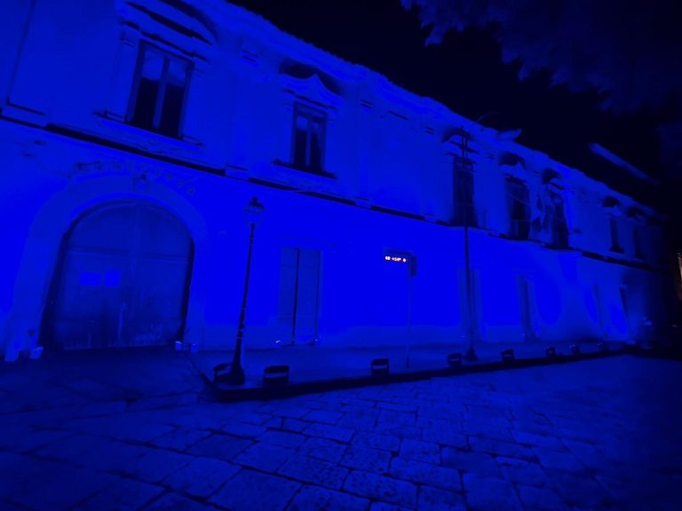 Somma Vesuviana, Palazzo Torino in blu per la Giornata mondiale dell’autismo