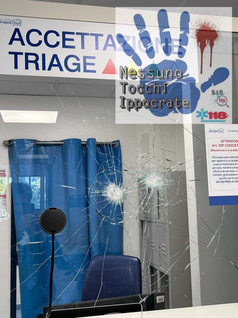 Nola, caos in ospedale: parente di un paziente prende a sprangate due vigilantes e un infermiere