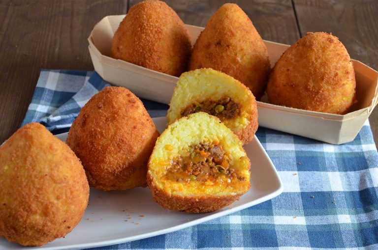 Le ricette di Biagio: gli arancini, del “cuoppo di terra”. Ma c’è anche “’o cuoppo allessa”