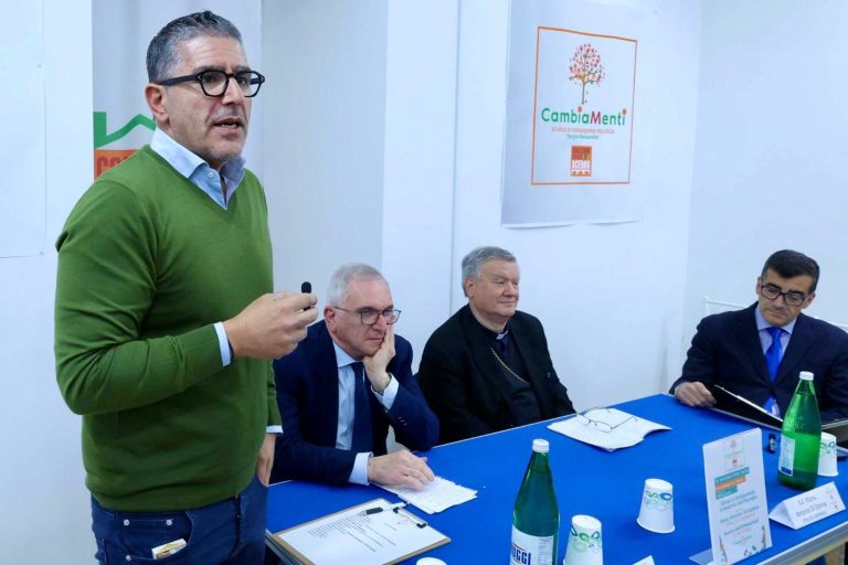 Scuola di politica ad Acerra, in cattedra mons. Di Donna