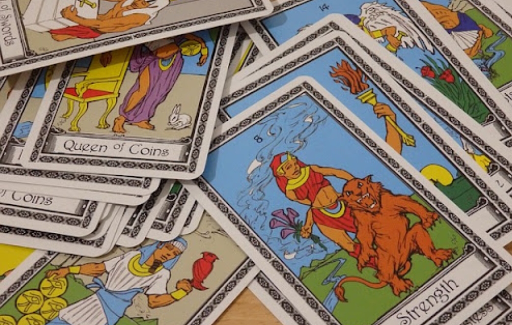 Cartomante denunciato per estorsione: ha sottratto 10 mila euro su Tiktok