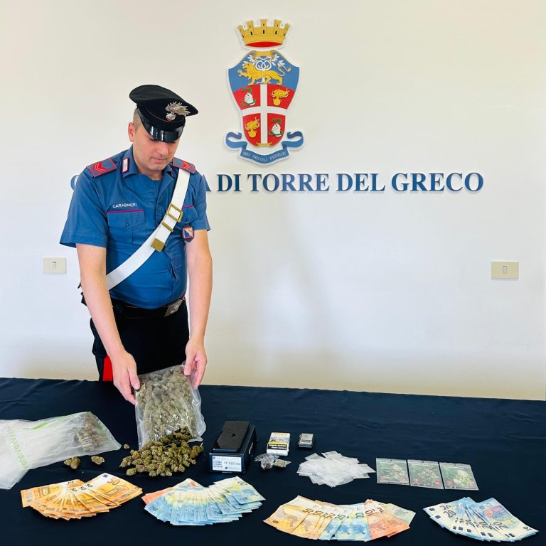 Spaccio di droga familiare, arresto per mamma e figlio