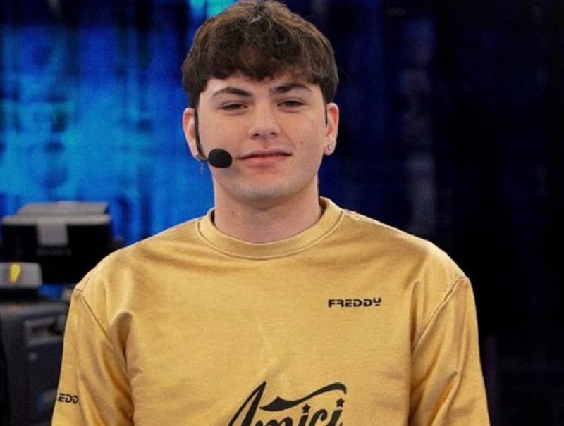 Palma Campania tifa per la vittoria di Petit nella finale di Amici