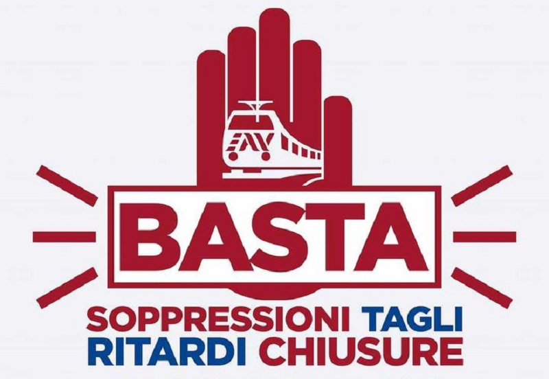 Napoli, manifestazione dei pendolari contro chiusura della linea Nola-Baiano