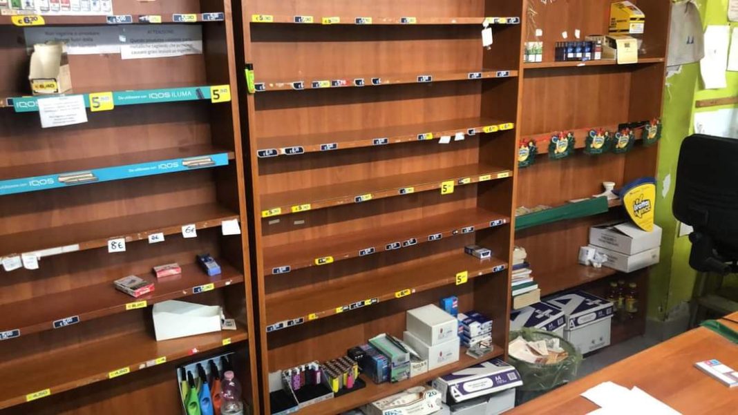 Allarme furti a Somma Vesuviana: svaligiata tabaccheria in pieno centro