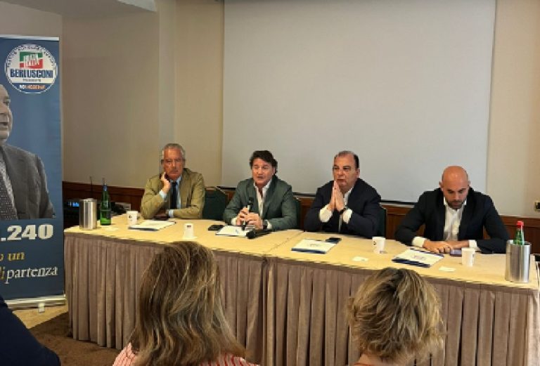 Forza Italia avvia la scalata alle Regionali e punta al grande centro