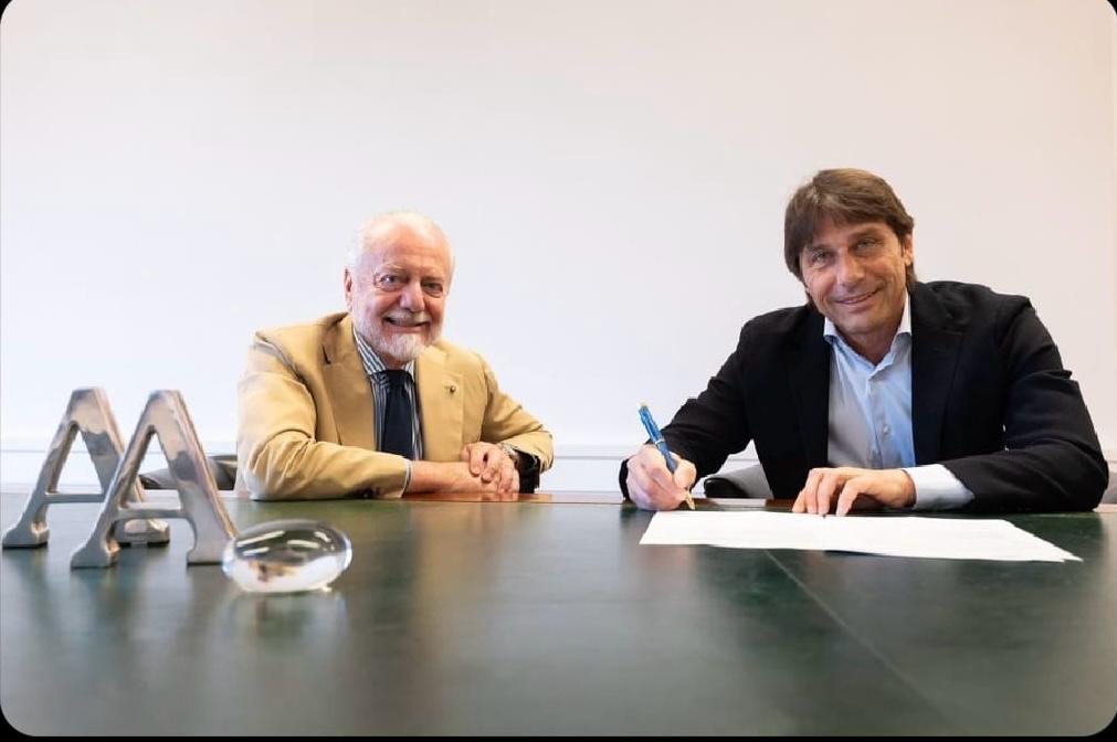 La new era può finalmente cominciare: Antonio Conte è il nuovo allenatore del Napoli