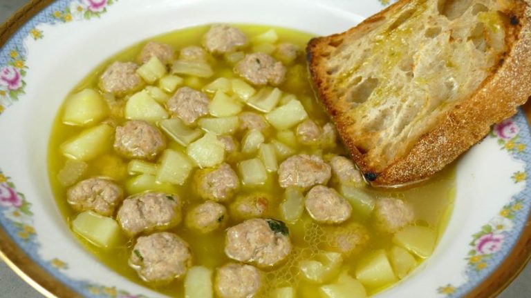Le ricette di Biagio: la zuppa Santé. Per ribellarci al potere che cerca di manipolarci