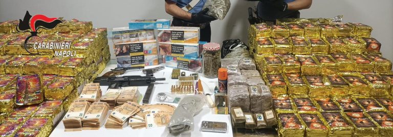 Mariglianella, coniugi arrestati durante cena: in casa 126mila euro, armi e 150 chili di droga