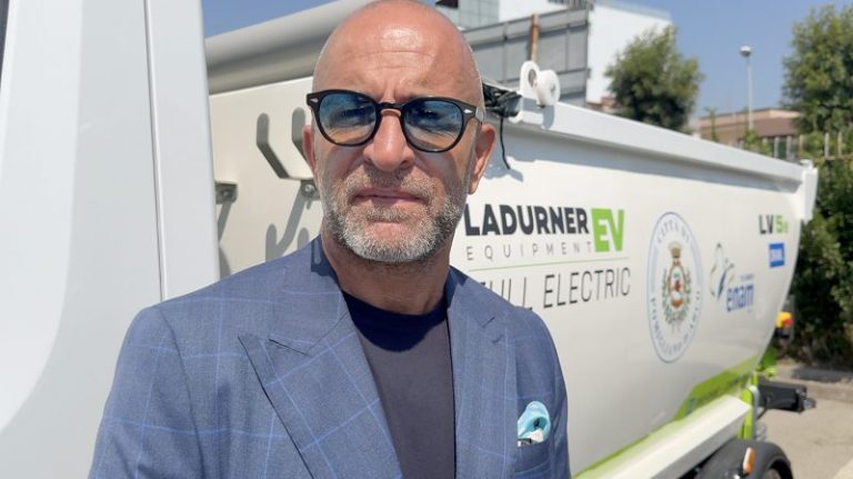 Pomigliano D’Arco, nuovi automezzi green per la raccolta dei rifiuti e la pulizia delle strade
