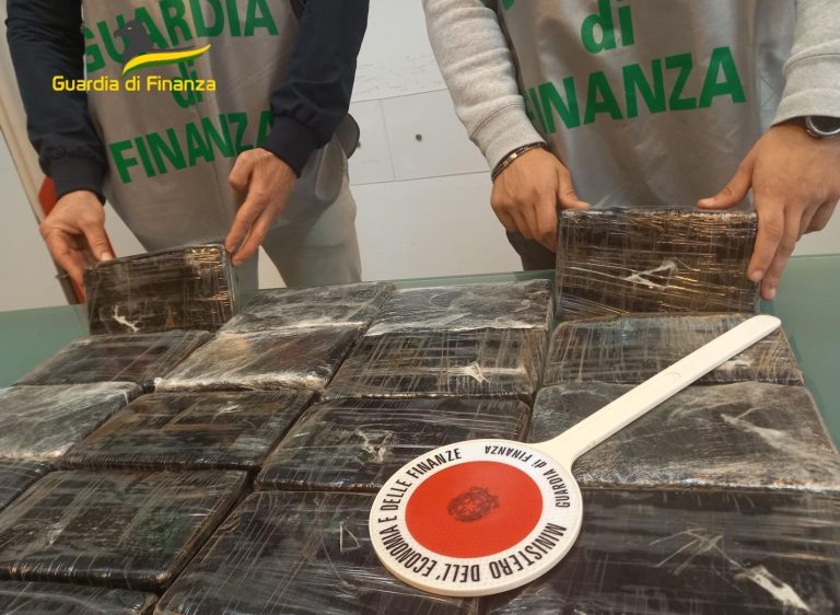 Finanza scopre carico di 11 chili di cocaina in Autostrada: avrebbe fruttato un milione