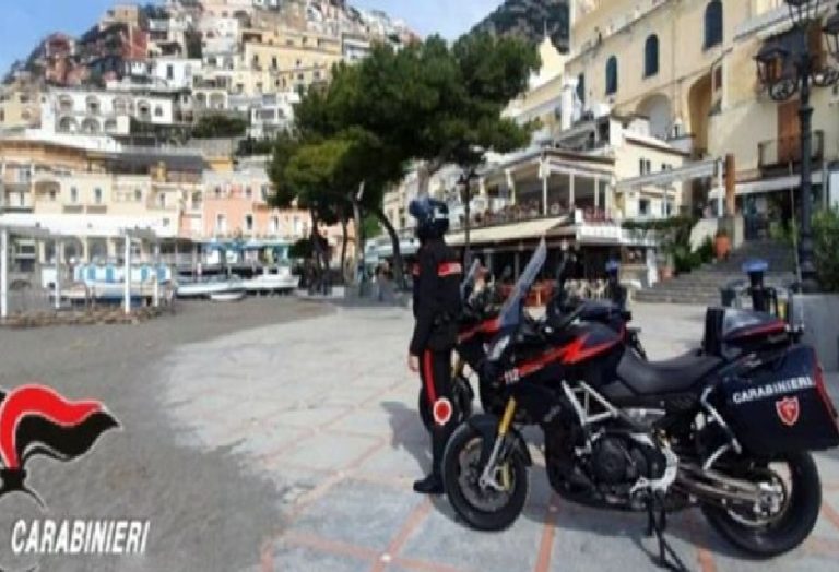 Sparatoria nel lido per uno sguardo di sfida, indagato in cella