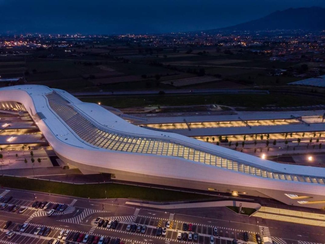 Scende ad Afragola per la sigaretta, treno riparte per la Calabria col figlio piccolo a bordo