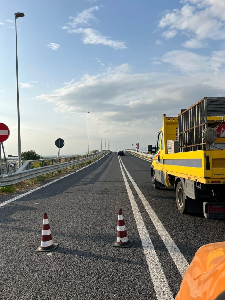 Si schianta contro guardrail e muore: tragedia a Somma Vesuviana
