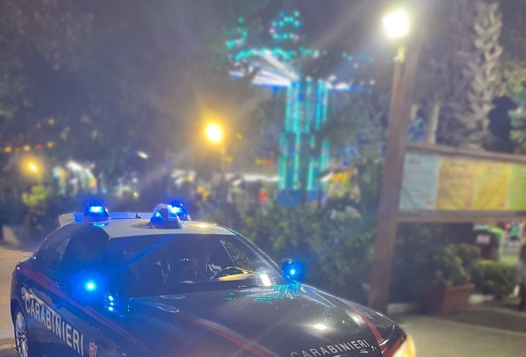 Giostra cede all’improvviso, feriti 3 bambini