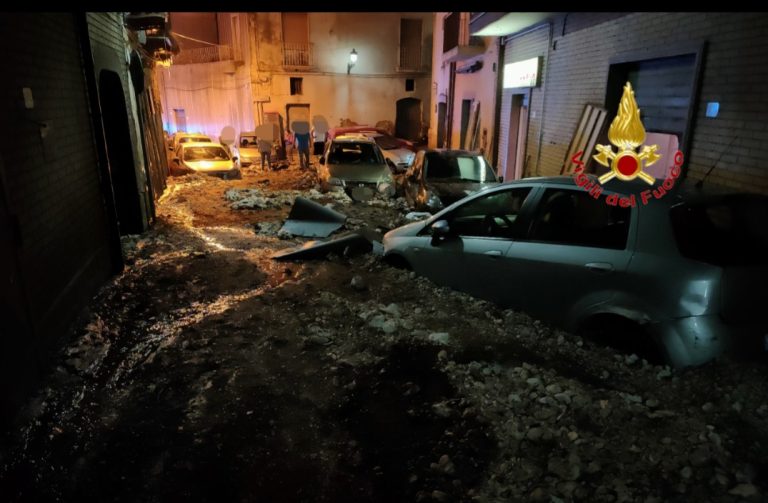 Frana in Campania, ancora dispersi madre e figlio