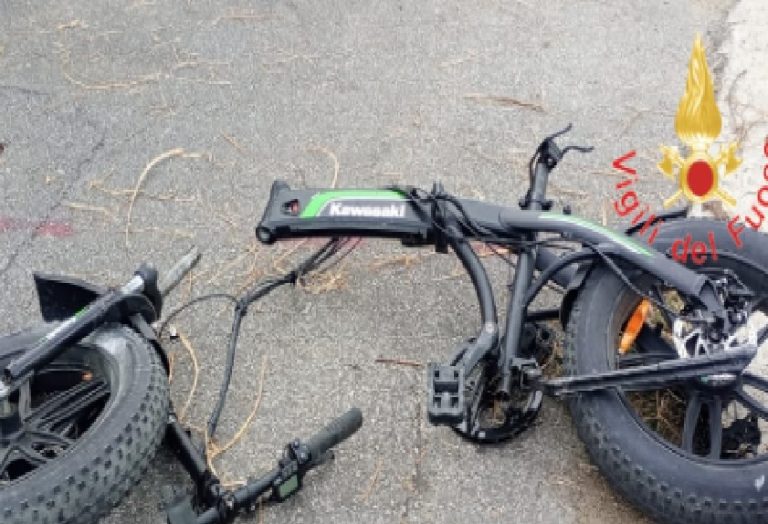 Muore a 20 anni dopo incidente su bici elettrica, lutto ad Acerra