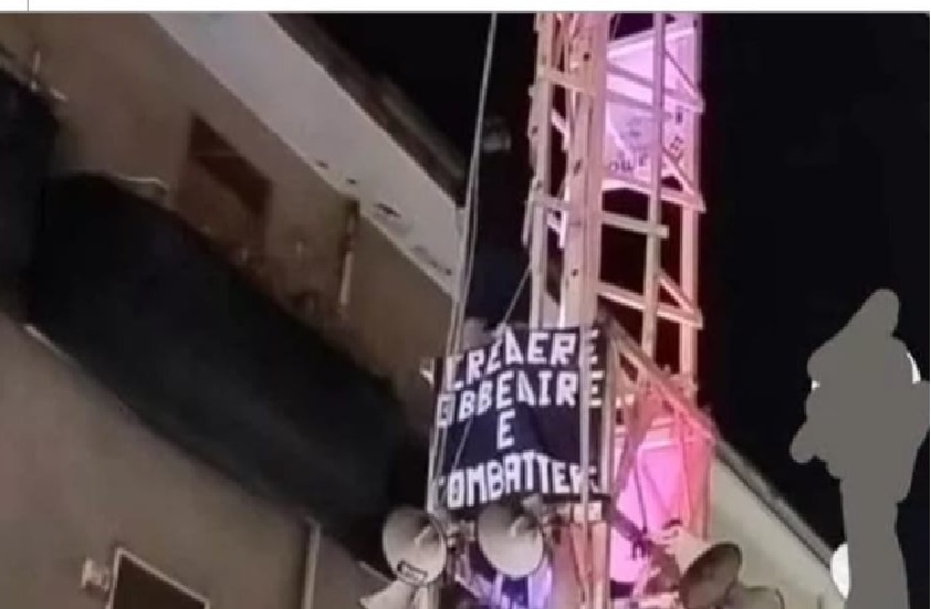 Motto fascista su obelisco, bufera sui Gigli di Brusciano