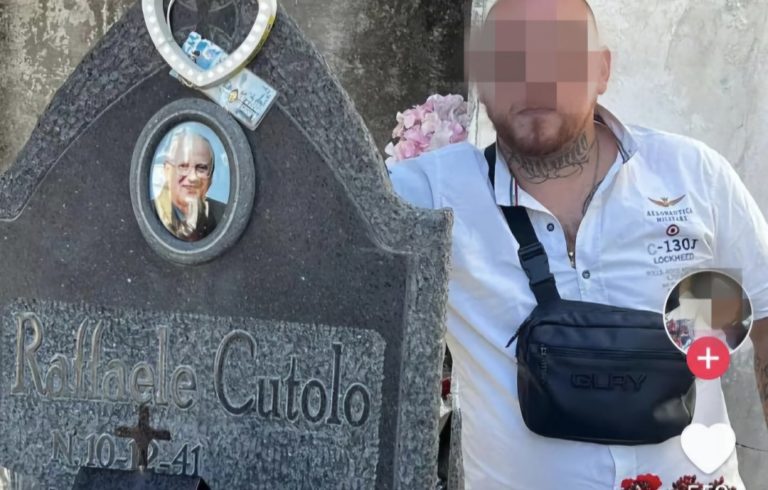Omaggi sulla tomba di Cutolo, vedova risponde al sindaco di Ottaviano