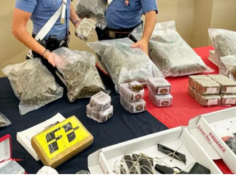Acerrano fermato in Salento: nel garage carico di droga e armi