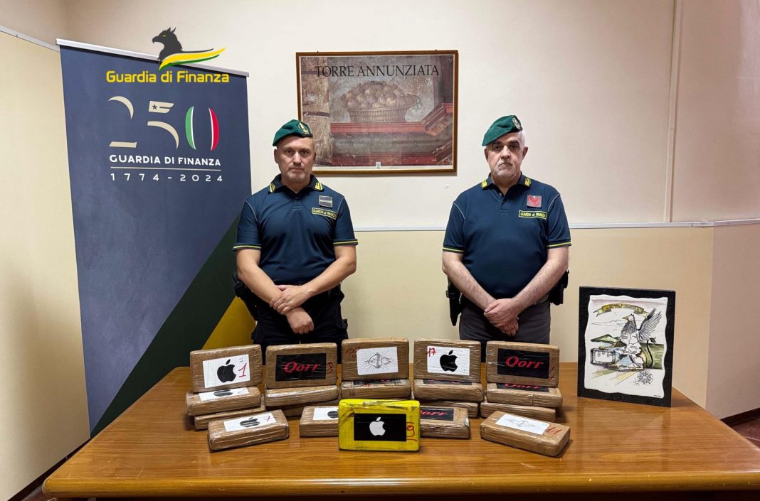Finanza blocca furgone con 22 chili di cocaina