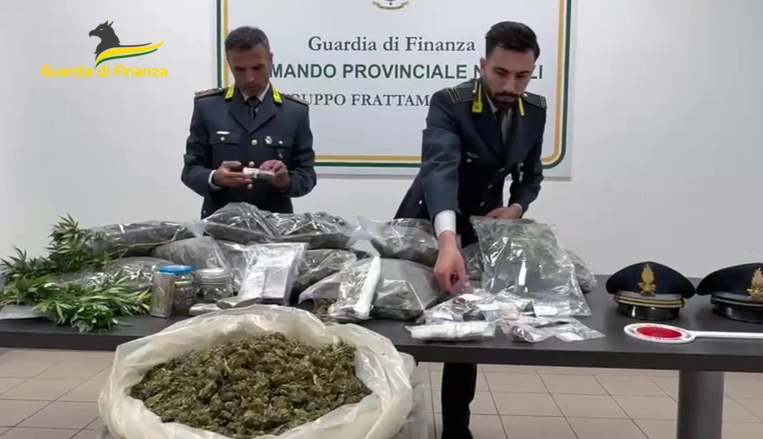 Pacco di droga al centro spedizioni, Finanza trova 50 chili