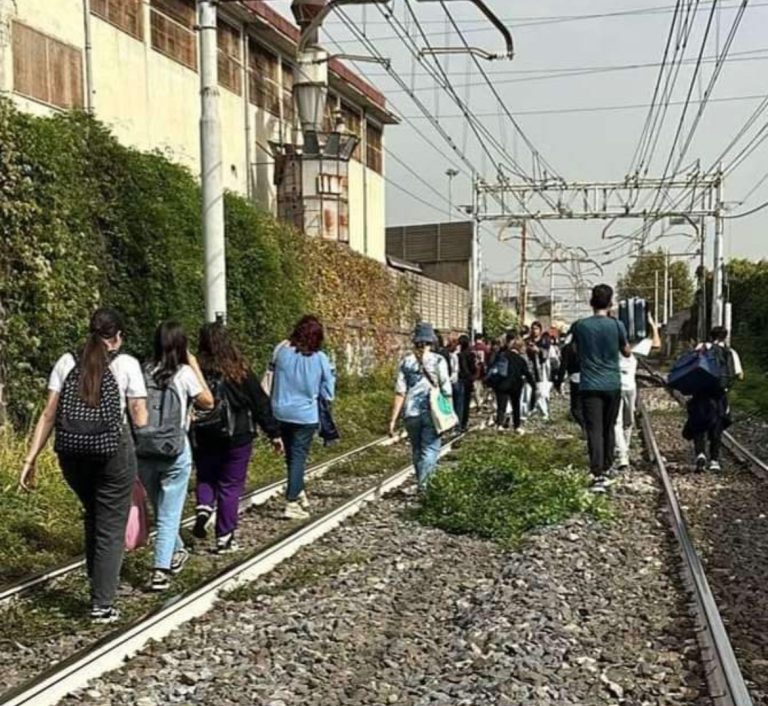 Circumvesuviana, i pendolari: “stanchi della precarietà del servizio”