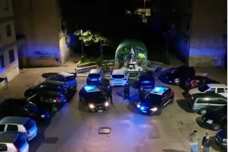 Le mani della camorra sulle elezioni “in pandemia”: “Banchetti alimentari per comprare voti ai candidati”