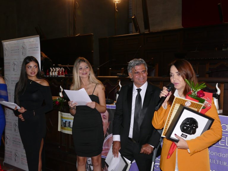 Napoli celebra Marcello Colasurdo: grande successo per il Premio Ambasciatore del Sorriso 2024