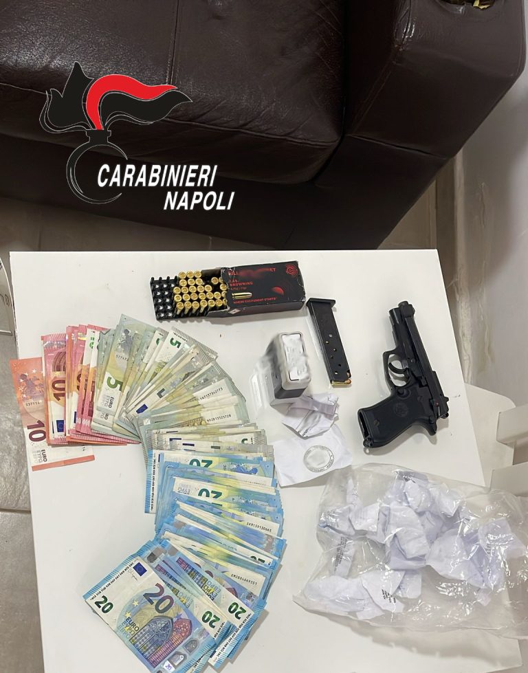 In casa ha kit per fabbricare certificati medici falsi e una pistola rubata