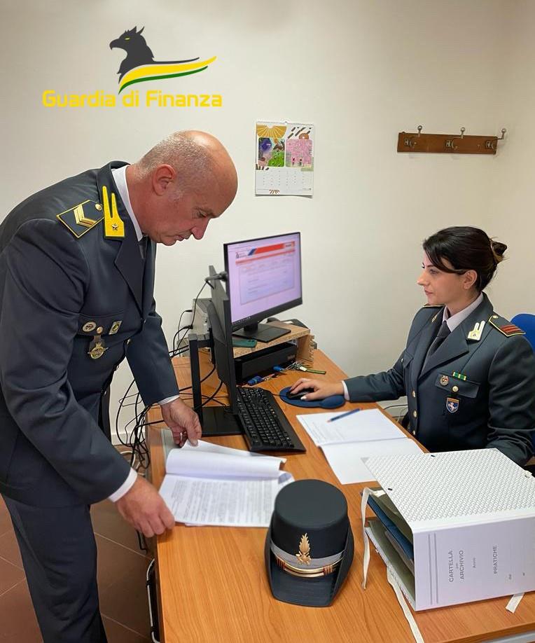 Scandalo diplomi, coinvolti 5 istituti del Vesuviano: spuntano atti falsi e soldi nelle buste. Tre indagati