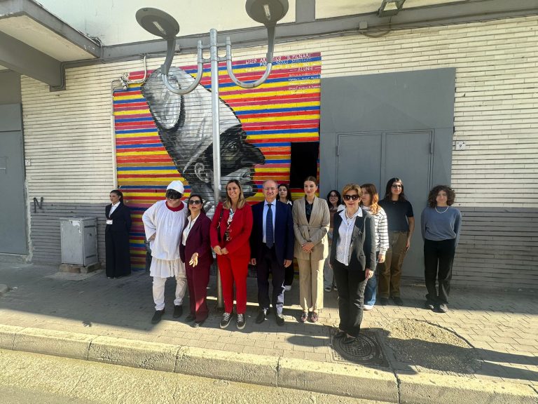 Street Art ad Acerra, murale dei ragazzi del liceo davanti al Teatro