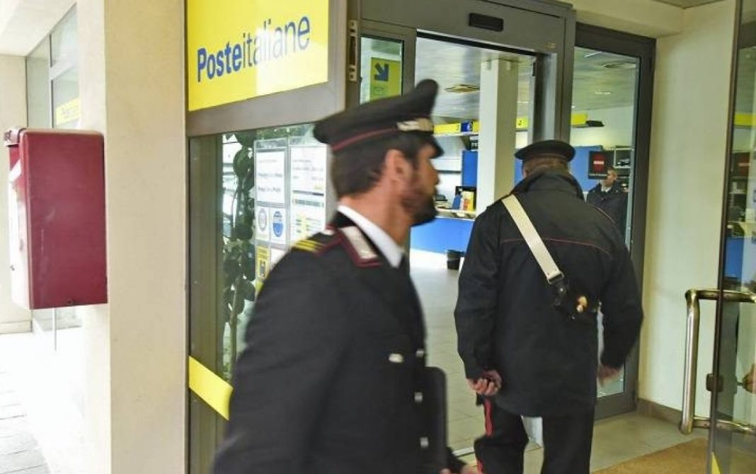 Banditi portano via i roller delle Poste ad Acerra ma non trovano i soldi