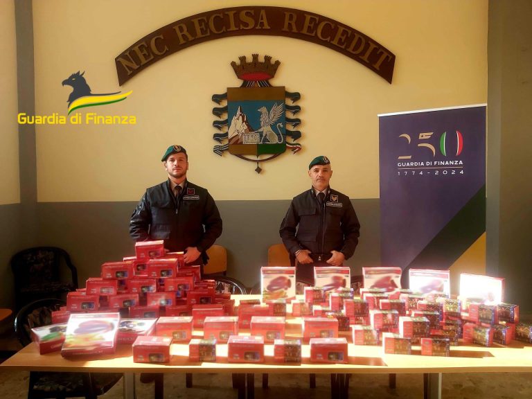 Tiene 240 cobra e 22 batterie in auto per Capodanno, arrestato venditore di botti a Somma Vesuviana