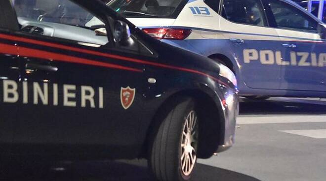 Napoli, salvataggio in mare: intervento tempestivo di Carabinieri e Polizia
