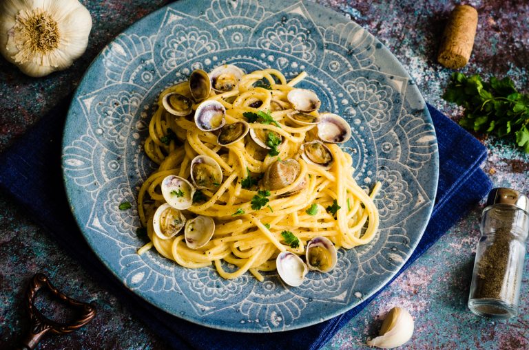 Le ricette di Biagio: spaghetti con lupini di mare. Sta per finire la storia delle vongole?