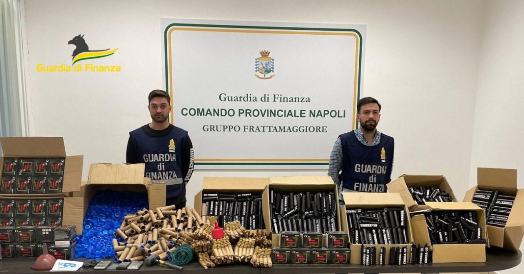 Giovane in cella per aver trasformato garage in deposito di fuochi: sequestrati 50mila euro di botti