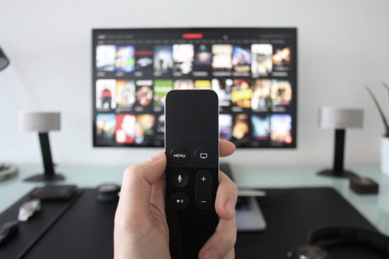 Guardia di Finanza smantella banda di pirati della Tv web illegale: 6 mila stanati