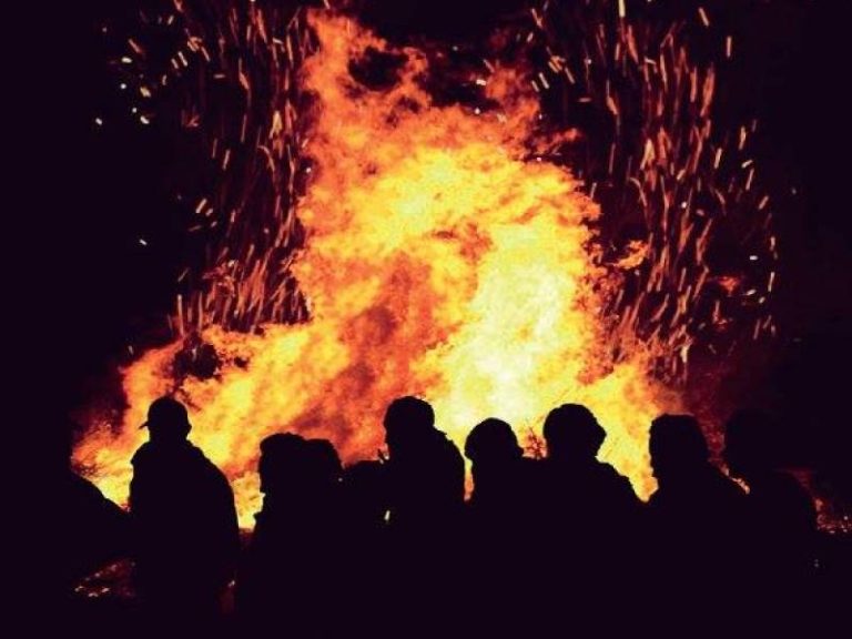 Somma, “Bruciamo la violenza, illuminiamo l’amore”: la manifestazione dell’Istututo Montessori per Sant’Antonio Abate