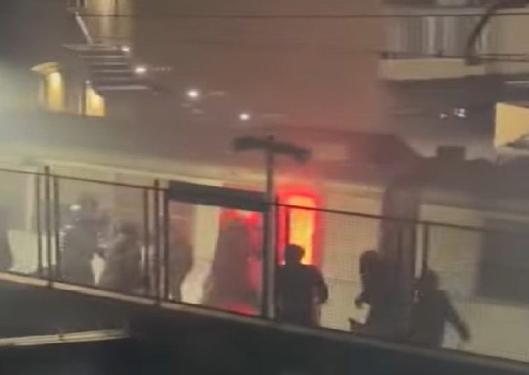Treno della Circum assalito dagli ultras: scontri e feriti sui binari